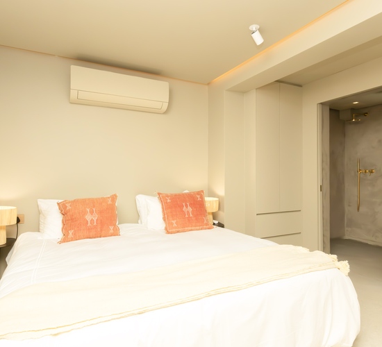 pinkbedroom_550x500