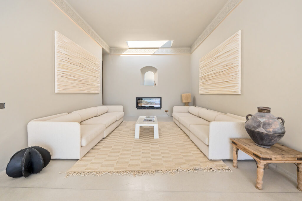 Upper lounge